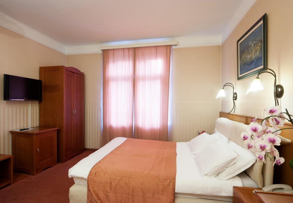 Aleksandar Hotel Vrnjačka Banja Kültér fotó